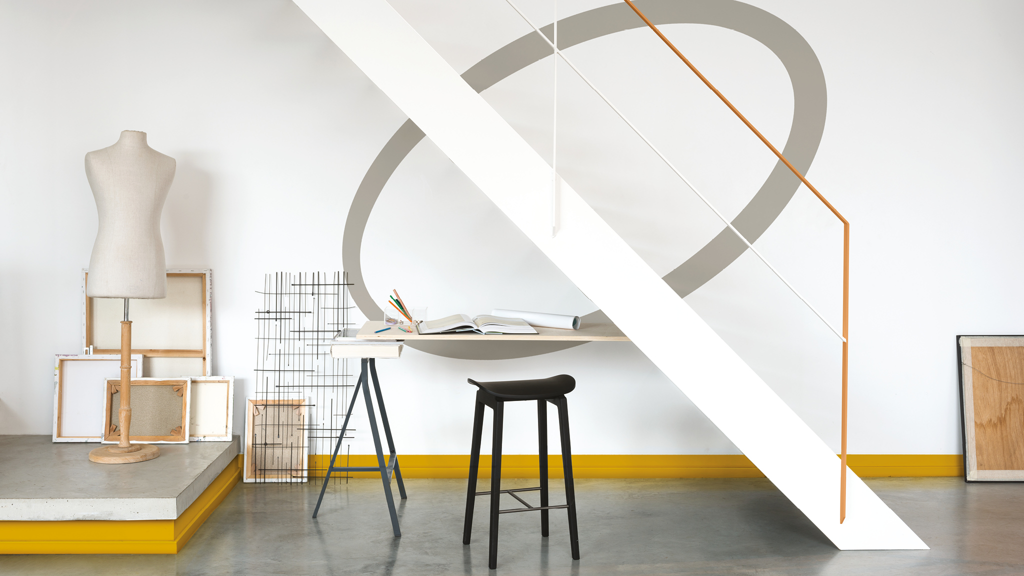 Oval workspace Define your workspace through using colour in dynamic designs.
