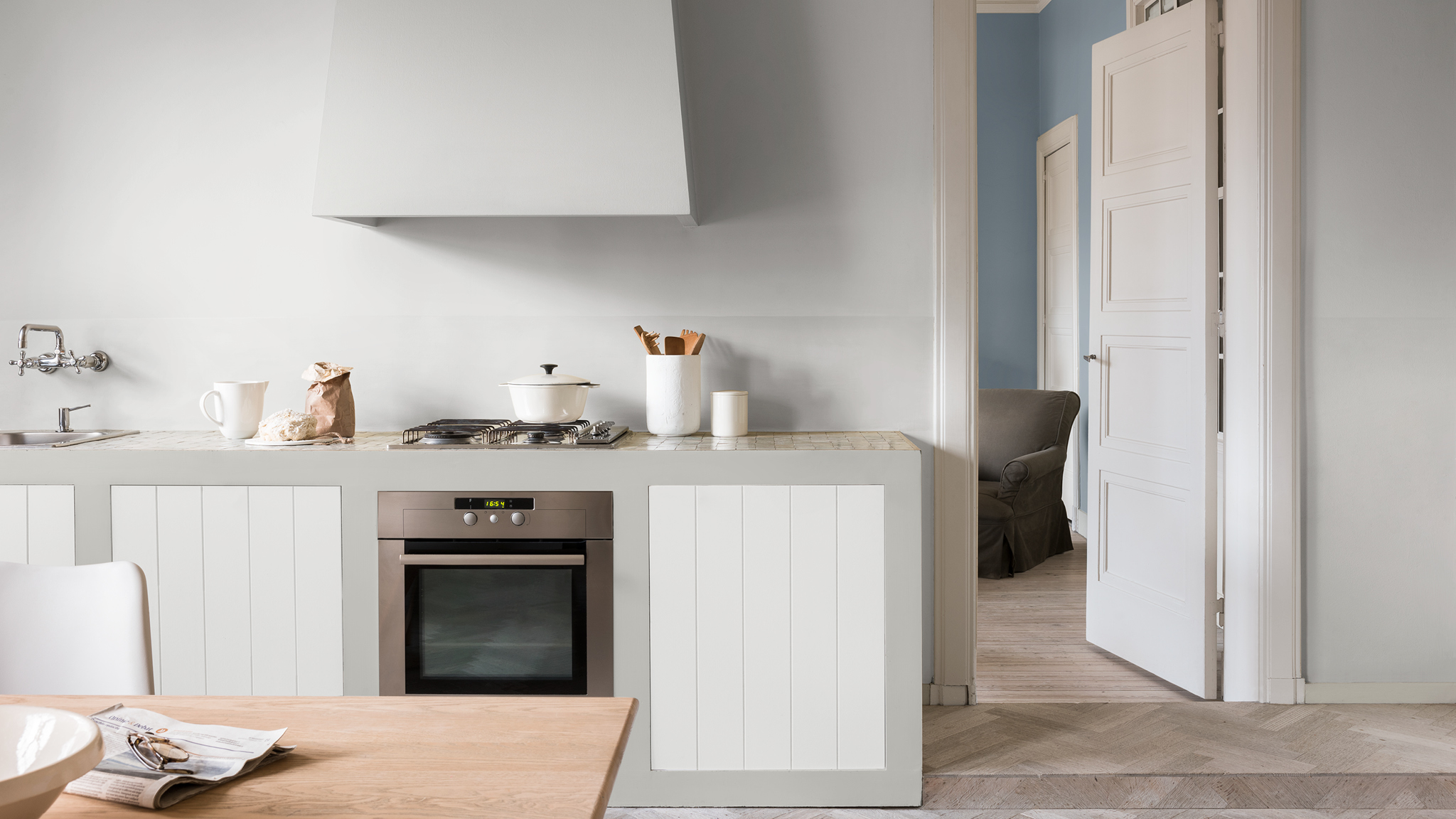 Minimal kitchen Consider tone-on-tone colour combinations both within rooms and between rooms.