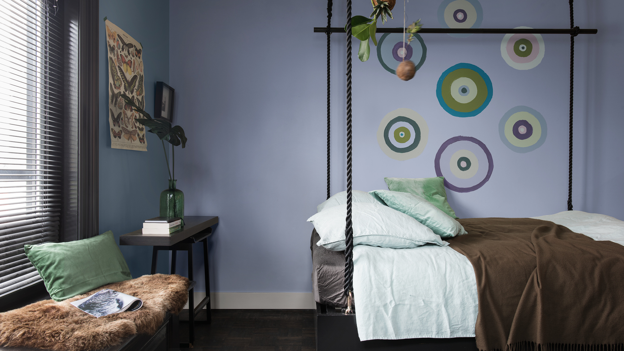 Natural bedroom Use simple, hand-painted motifs to pick out individual colours in your room layout.
