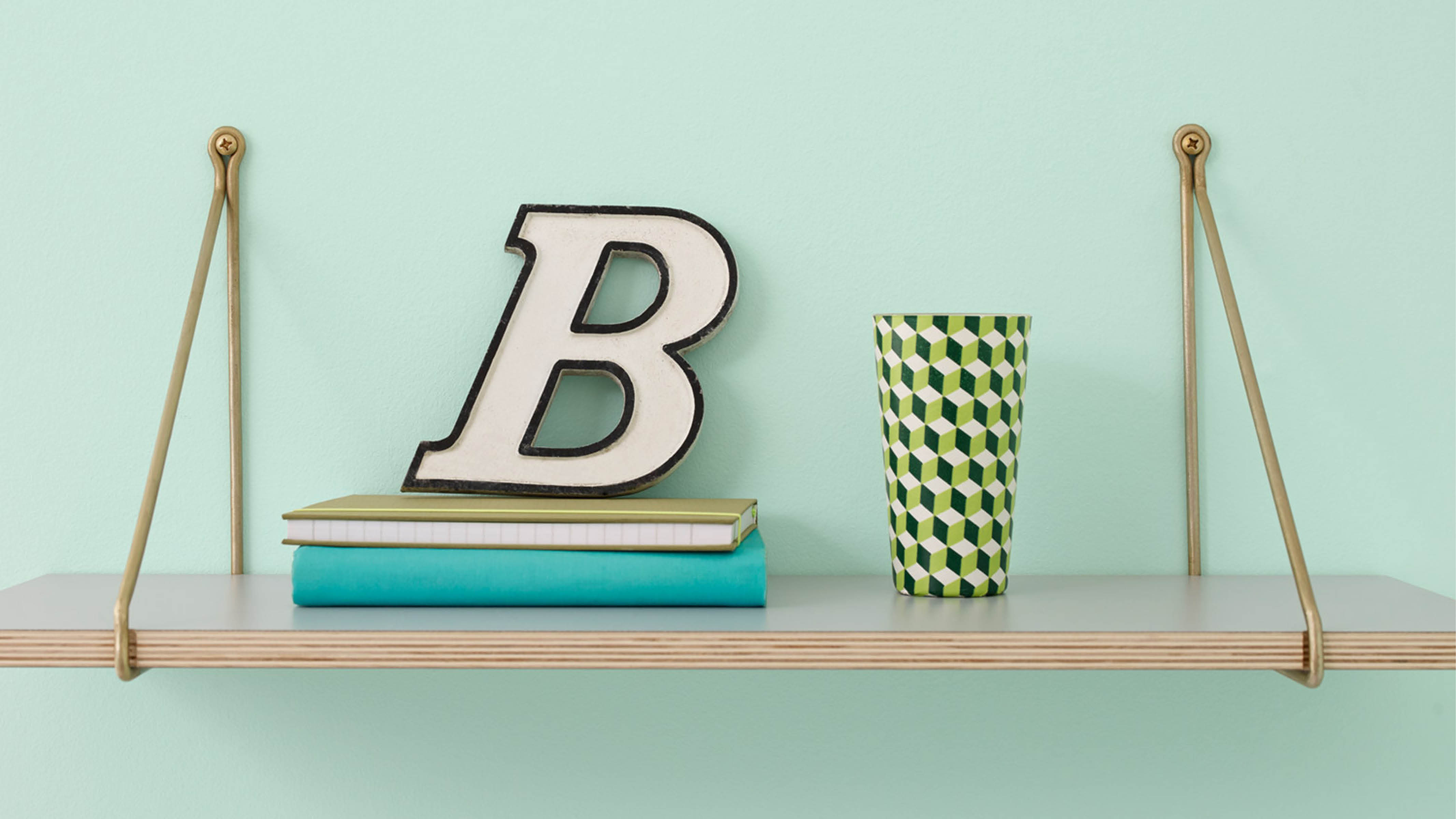 Alphabet-themed nursery Incorporating words and letters will add instant personality to your baby’s nursery.