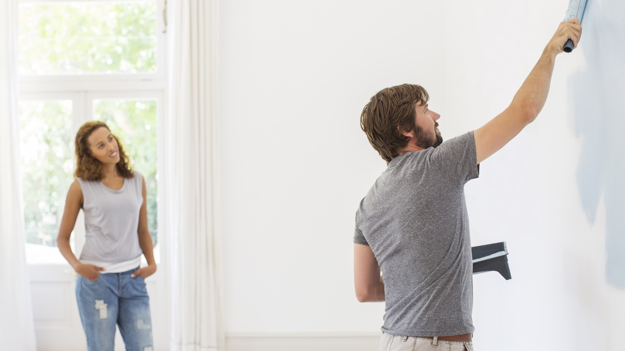 Ask a friend to recommend a decorator If you love the way a friend’s house has been painted, see if you can get the contact details for their decorator. However you track your decorator down, make sure you see some examples of their work before you hire them.