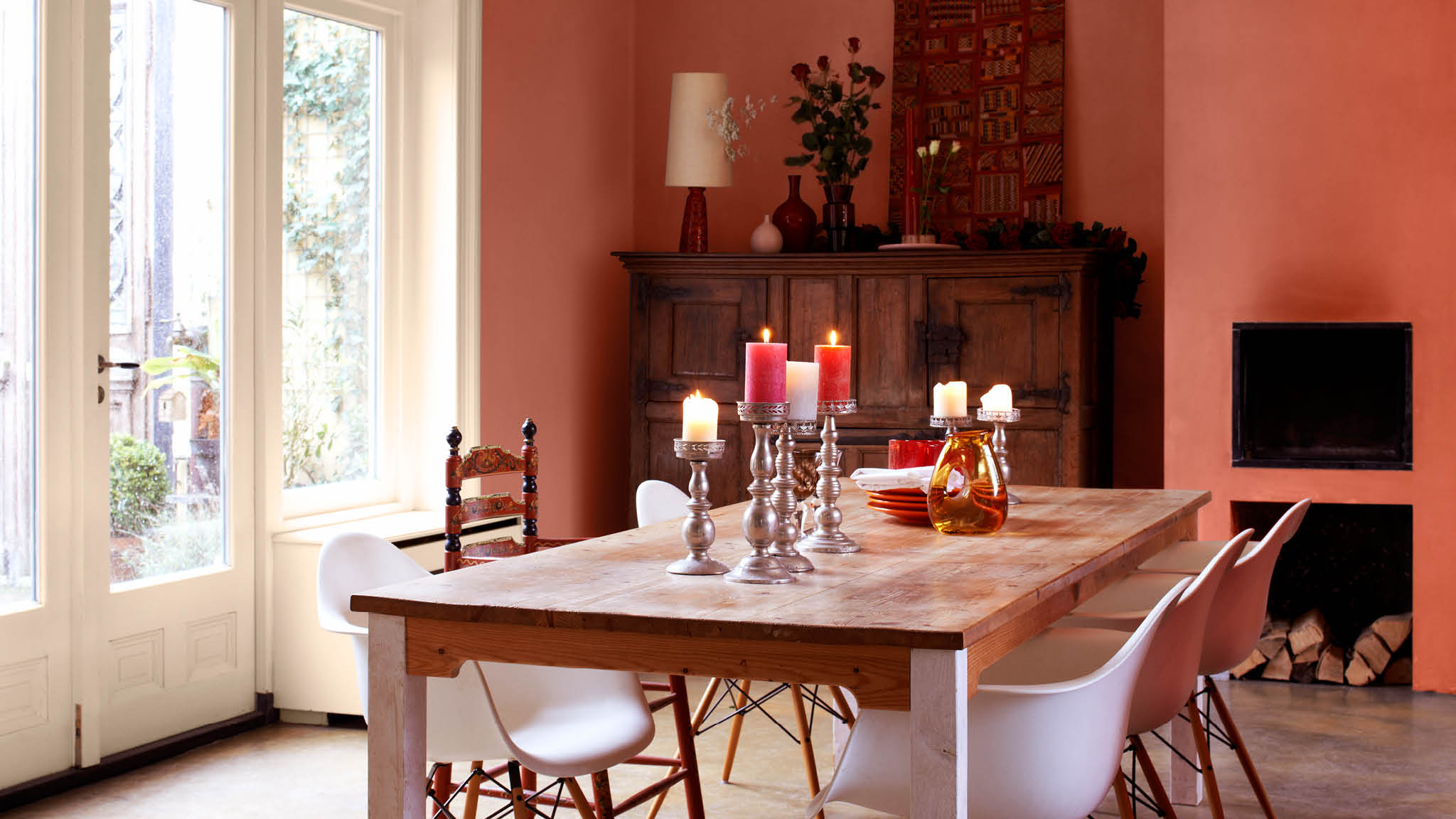 Pretty coral dining room Vibrant coral with hints of orange is an uplifting and convivial shade that will energise your dining room without overpowering it.