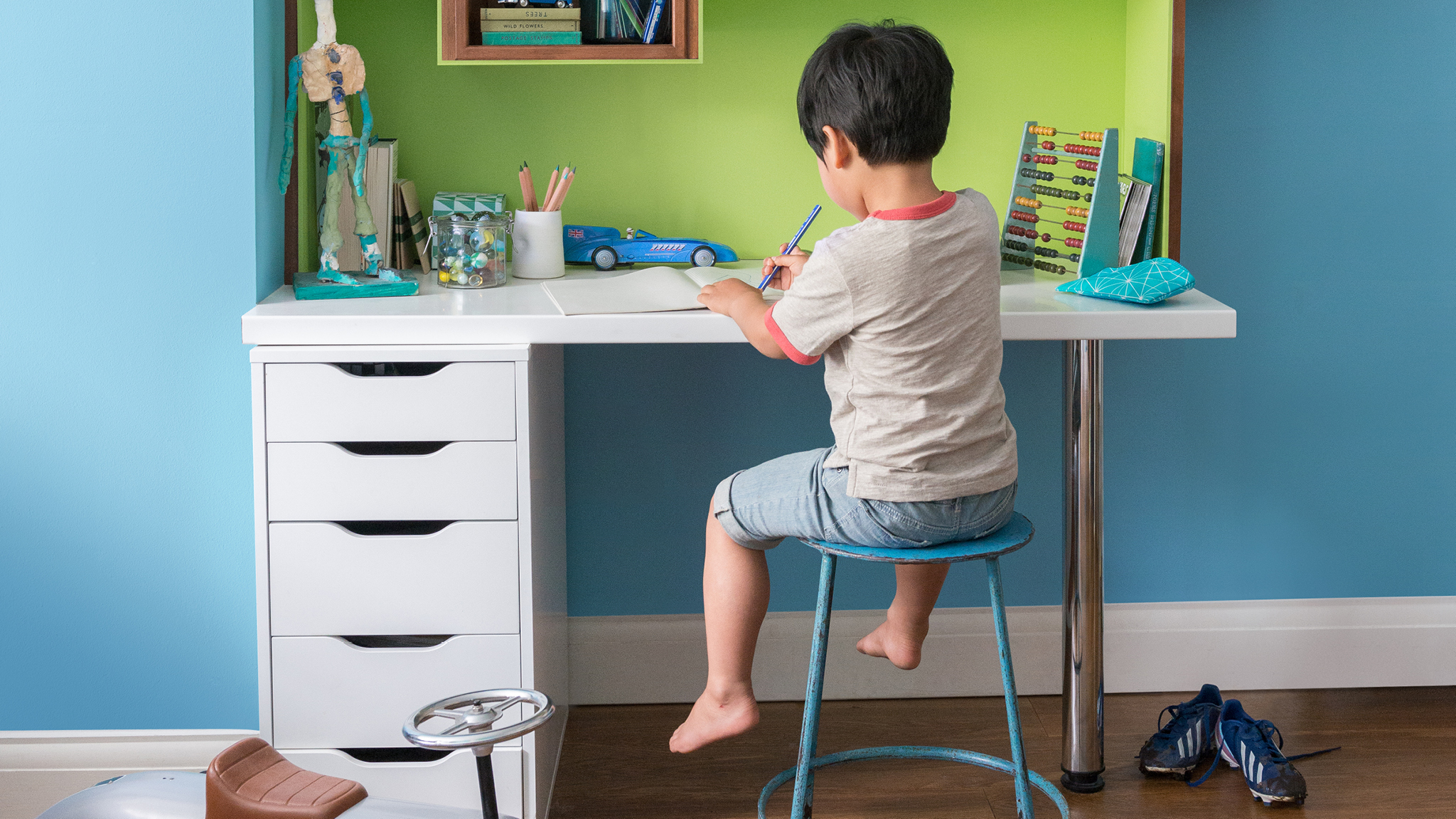 Restore order with calming blue Blue is the most calming of all colours so is a good option if you’d like to create order and stability.