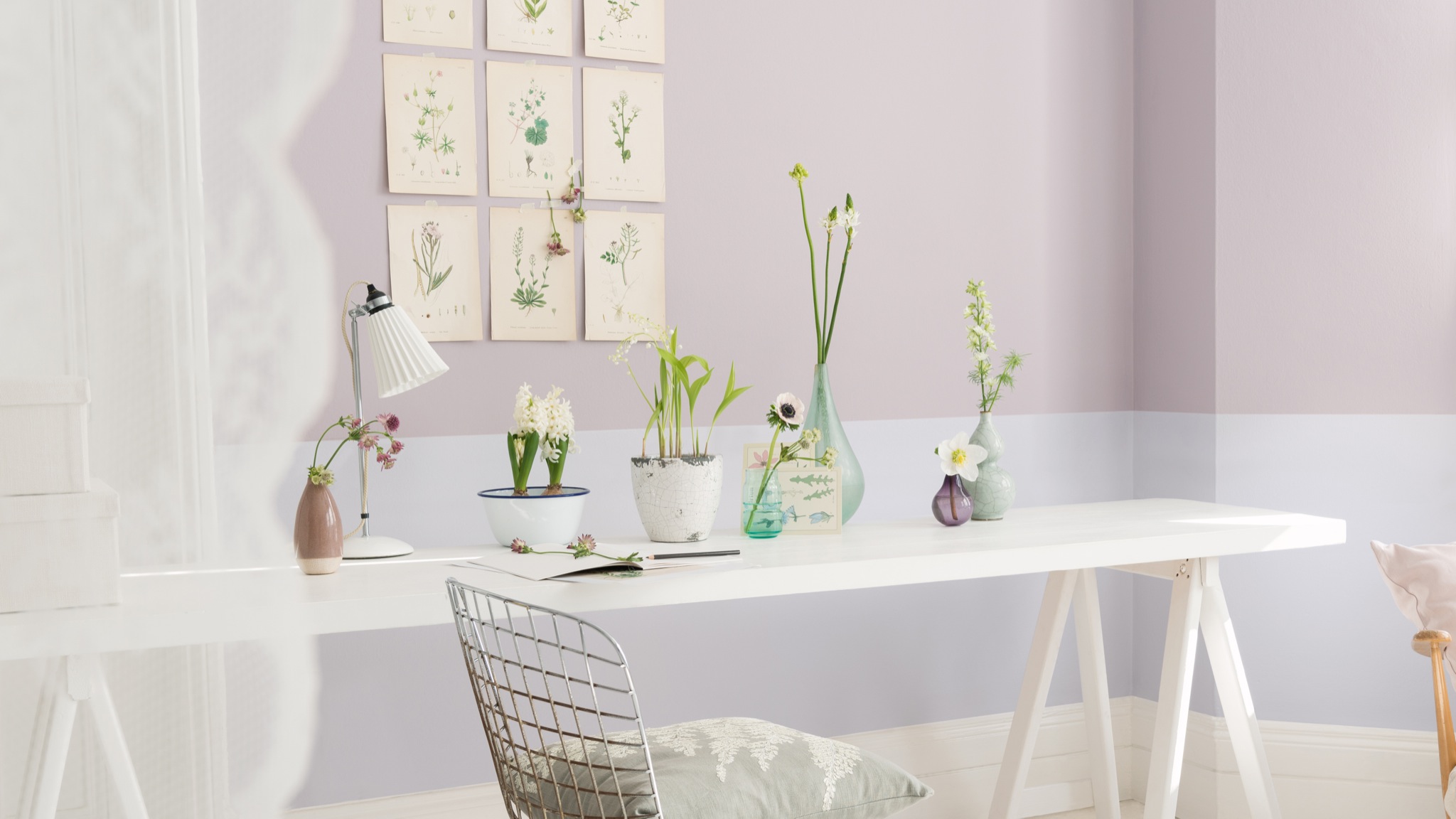 Try contrasting colour tones Paint architraves, skirting boards and any other mouldings in light, reflective colours, perhaps in a subtly contrasting tone to the colour on the walls.