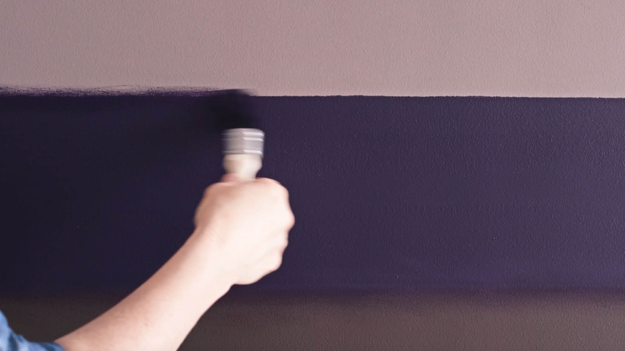 Creating a blurred line technique Use a dry paintbrush to create your blurred line