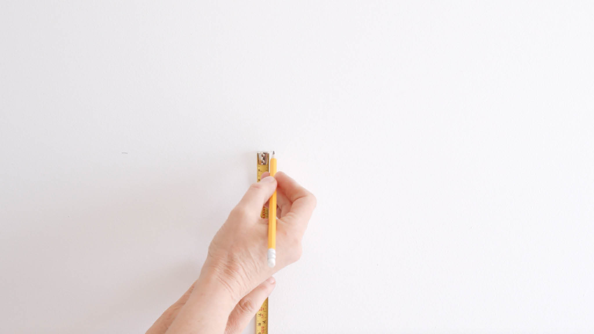 Measuring up a line to create a blurred line effect Mark two lines of dashes to start creating your blurred line